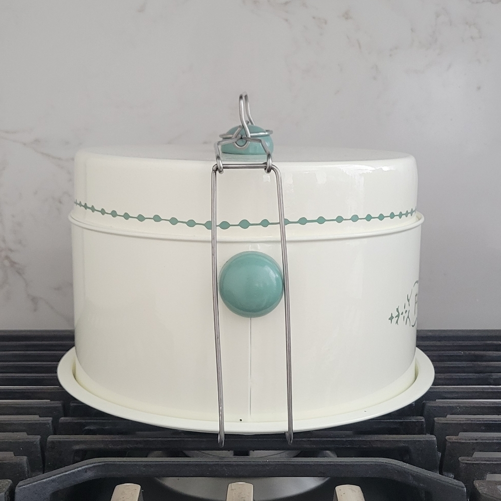 RETRO STYLE CREAM & SAGE GREEN "PATISSERIE" CAKE CARRIER - Picture 4 of 10